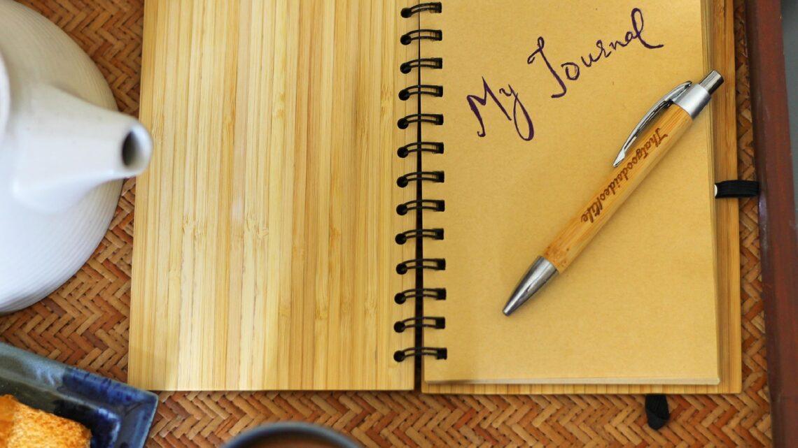 aufgeschlagenes Journal mit dem Text: My Journal